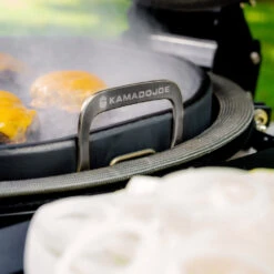 Kamado Joe Karbon Steel Griddle 7 Kamado Joe Karbon Steel Griddle -GrillGear Shop KJ15094522 09 Handle