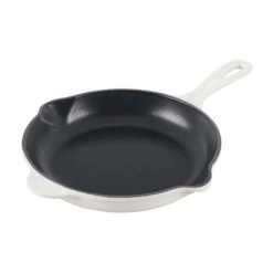 Le Creuset Traditional Skillet - 9" 16 Le Creuset Traditional Skillet - 9" -GrillGear Shop L2024 2316