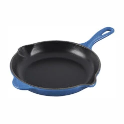 Le Creuset Traditional Skillet - 9" 17 Le Creuset Traditional Skillet - 9" -GrillGear Shop L2024 2359