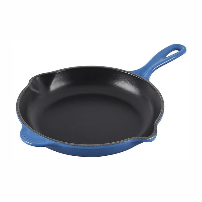 Le Creuset Traditional Skillet - 9" 8 Le Creuset Traditional Skillet - 9" - Image 8