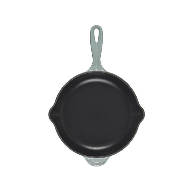 Le Creuset Traditional Skillet - 9" 3 Le Creuset Traditional Skillet - 9" - Image 3