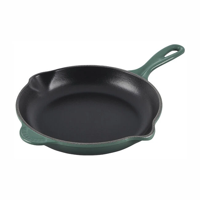 Le Creuset Traditional Skillet - 9" 6 Le Creuset Traditional Skillet - 9" - Image 6