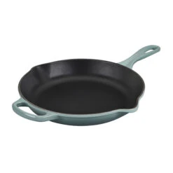 Le Creuset Signature Skillet - 10 1/4" -GrillGear Shop RS10345 LS2024 26717 LPR
